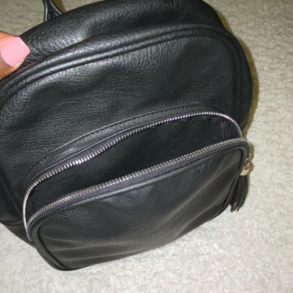 Backpack with Adjustable Straps - Picture 5 of 7